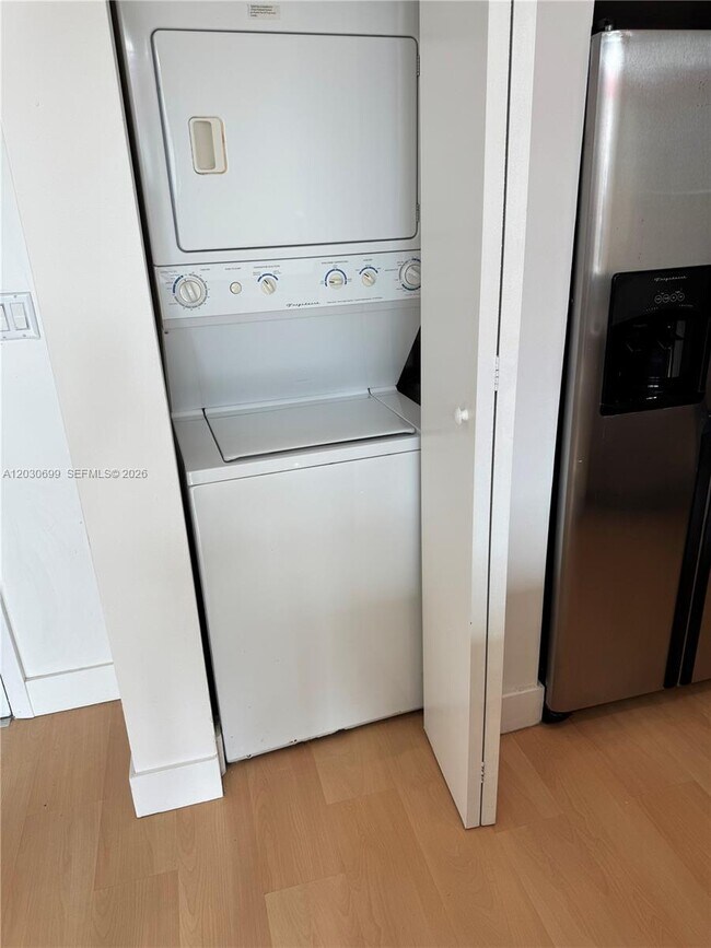 Photo - 350 NE 24th St Unidad 407