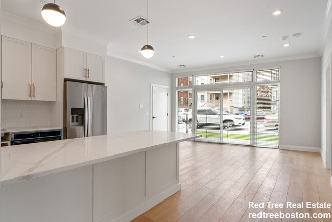 Photo - 142 Pleasant St Unit 1