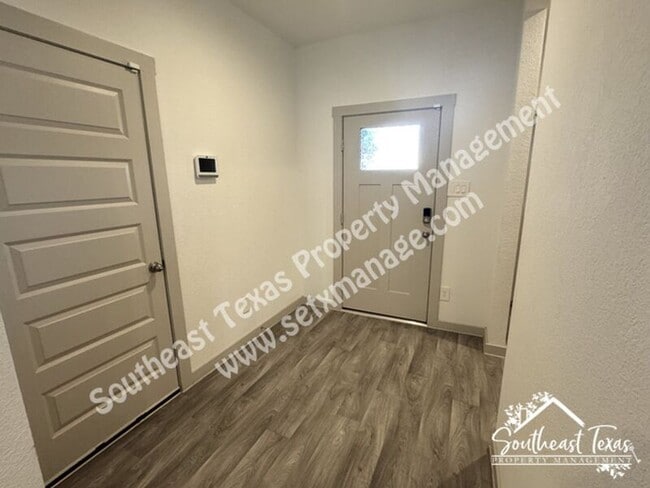 Photo - 111 Lk Wy Cir