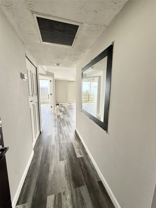 Photo - 2016 Main St Unit 2204