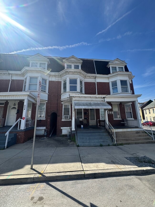 Building Photo - 802 Wayne Ave