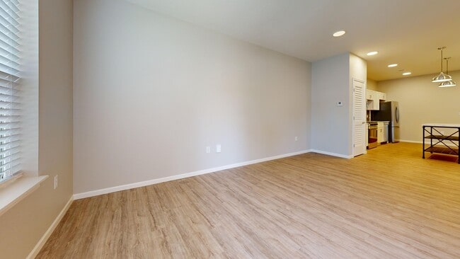 Photo - 1073 S Grant Ave Unit 204