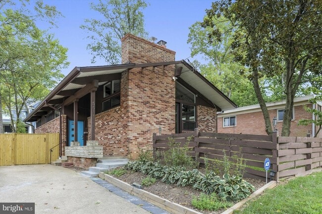 Building Photo - 5511 Huntington Pkwy