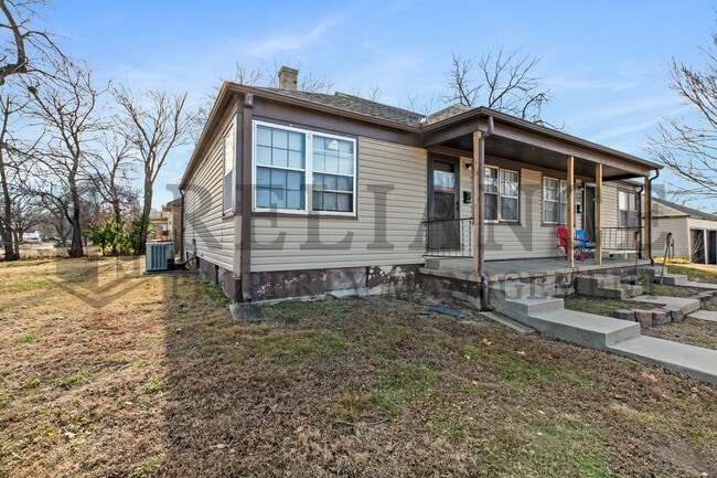 Photo - 1125 W 16th St N