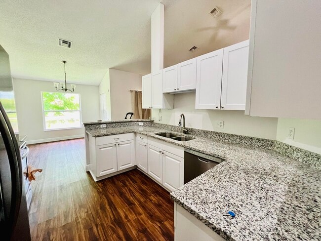 2485 Stonegate Dr