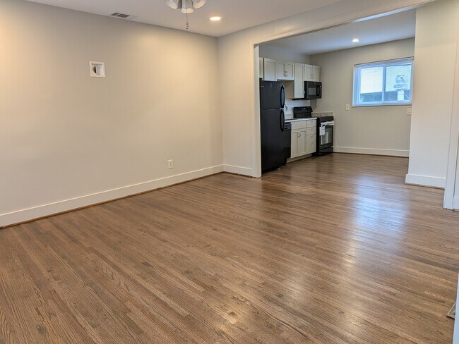 Photo - 1869 Montclaire Ln