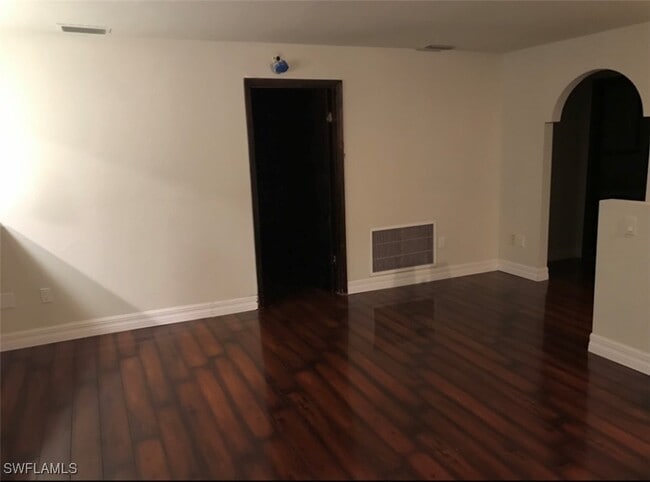 Photo - 250 10th St NE