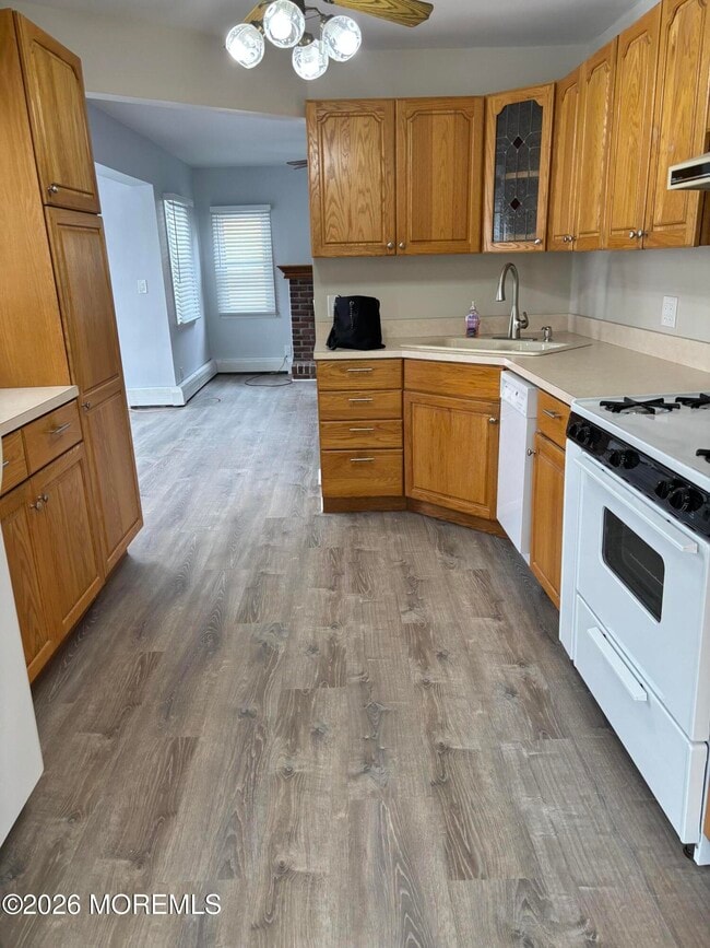 Photo - 507 Riverside Dr S