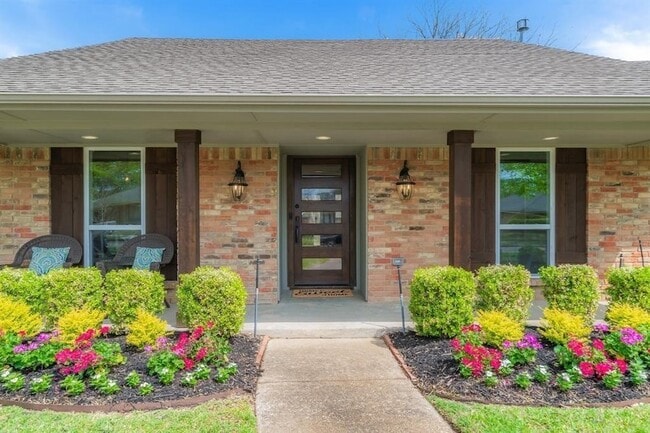 1601 Windsong Trail