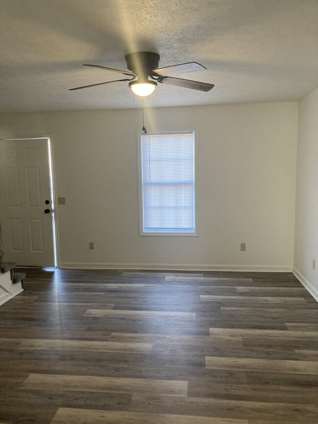 Photo - 118 W Market St Unit B