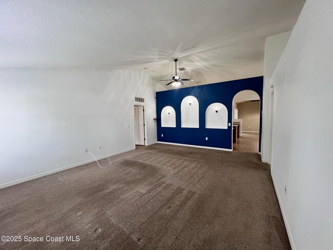 Photo - 380 Courtney St