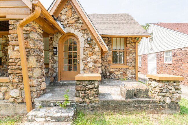 Photo - 783 E Pkwy S