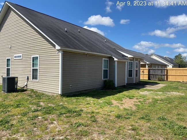 Photo - 2126 Queen Elizabeth Ln