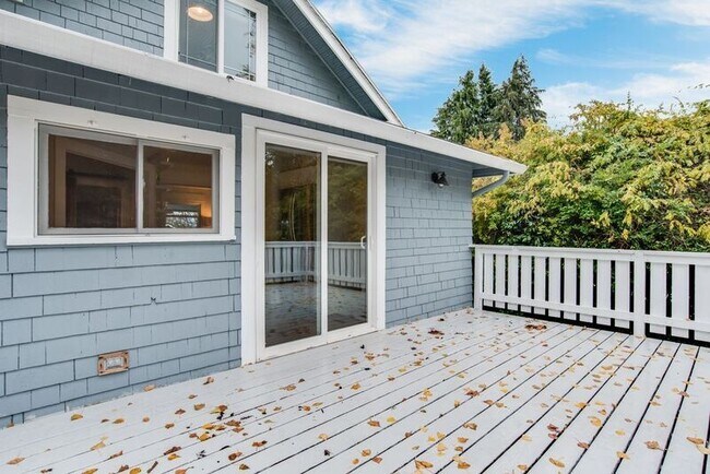 Photo - 1321 NW Drake Way