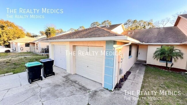 Building Photo - 7628 University Garden Dr