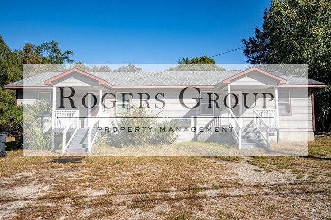 Building Photo - #103*** - 811-813 Hughes St Duplex Unit 813 Hughes St.