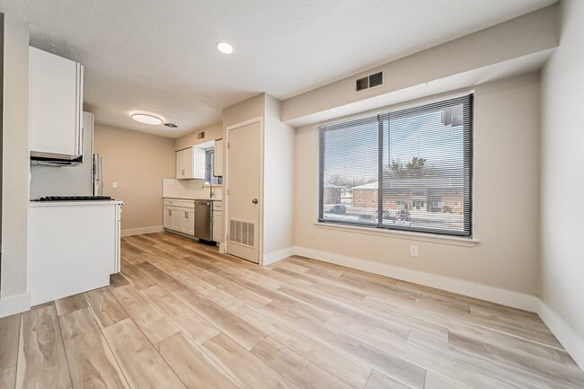 Photo - Hallwood Manor Apartments