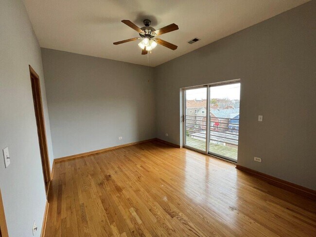 Photo - 1918 W Cermak Rd Unidad 3F