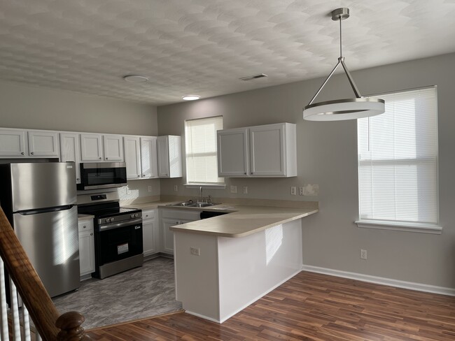 Photo - 902 Godwin St Townhome