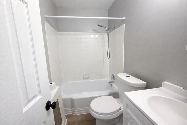 Photo - 2917 Cornwall Rd Unit 3 (NB)