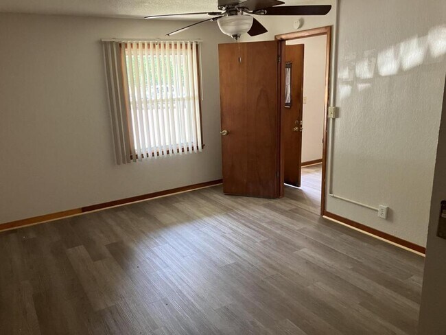 Photo - 19714 Kneeland Ave