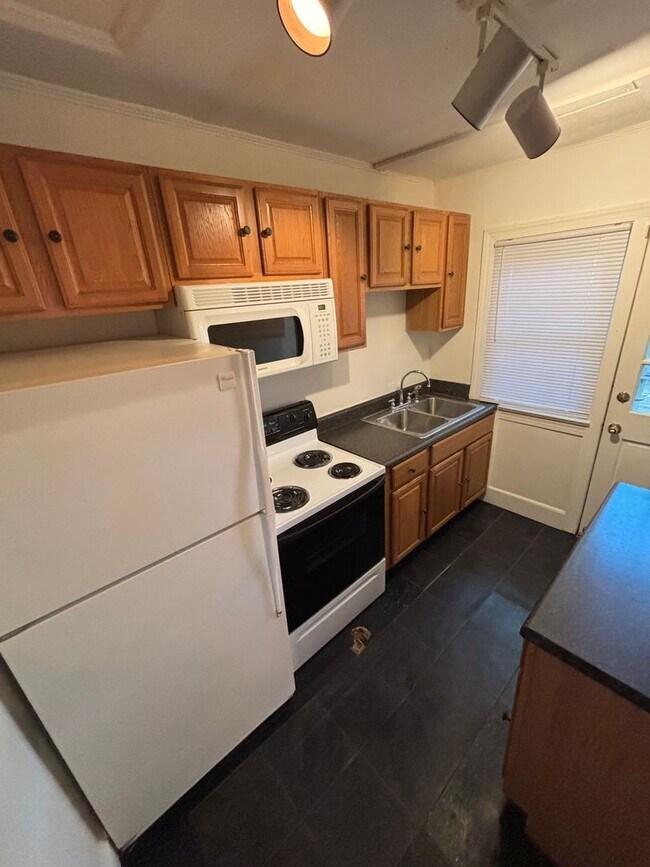 Photo - 3113-3115 Douglas St Unit 3115