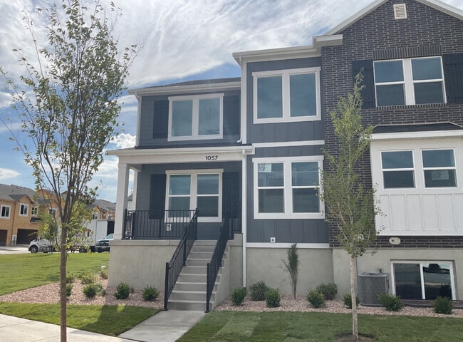 Building Photo - 1033 N Canvasback Dr