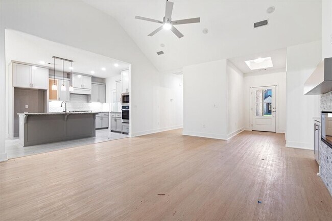 Photo - 7004 SW Basswood Ave