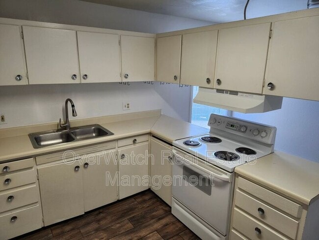 Photo - 3925 E 9th Ave Apartment