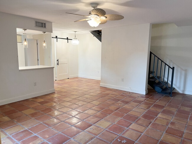 Building Photo - 9394 SW 77 Avenue Unit Apt F7