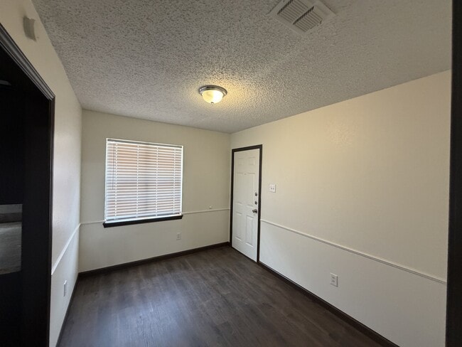 Photo - 2114 92nd St