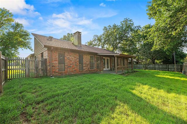 Photo - 2001 Oak Creek Dr House