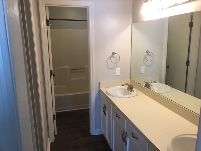 Photo - 3 bedroom 2 bath near Tiger Town!