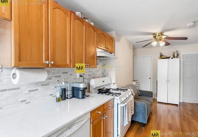 Building Photo - 34 Sheafe St Unit 3 Rental