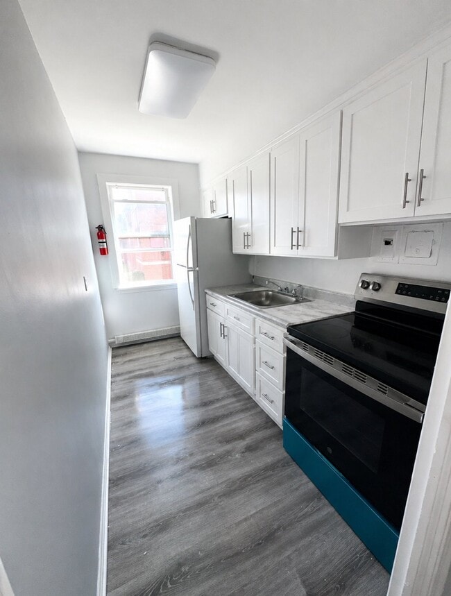 Building Photo - 13833 Cedar Rd