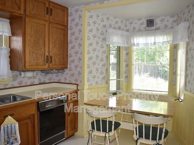 Photo - 704 8th St S