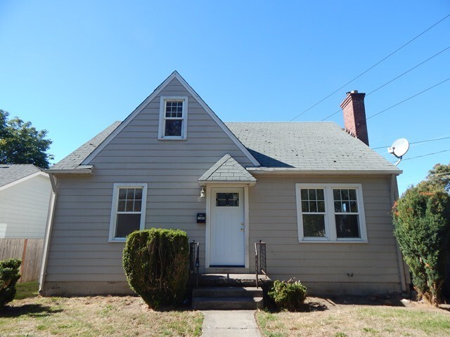 4Bd/1Ba Two Story Home - Available to View! - 4Bd/1Ba Two Story Home - Available to View!