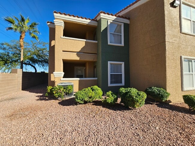 Building Photo - COZY 2 BEDROOM 2 BATH IN GATED SW COMMUNITY!