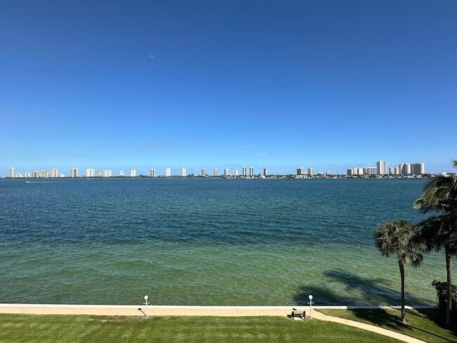 Building Photo - 501 Lake Shore Dr