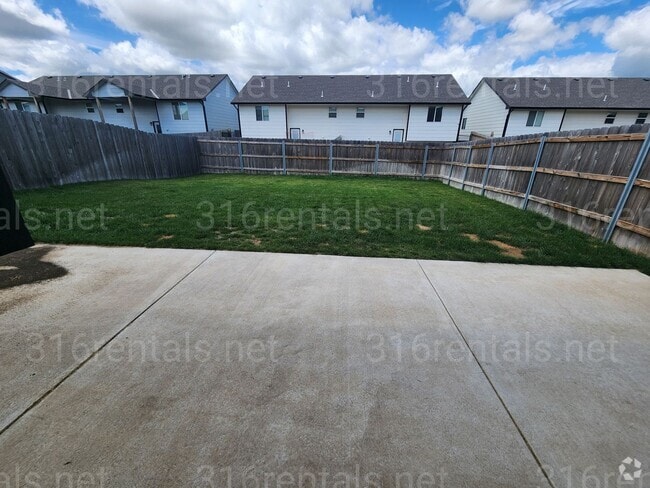 Building Photo - 5267 N Toben Ct Unit 5267 N Toben Ct Rental