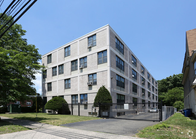 1015 Whalley Ave