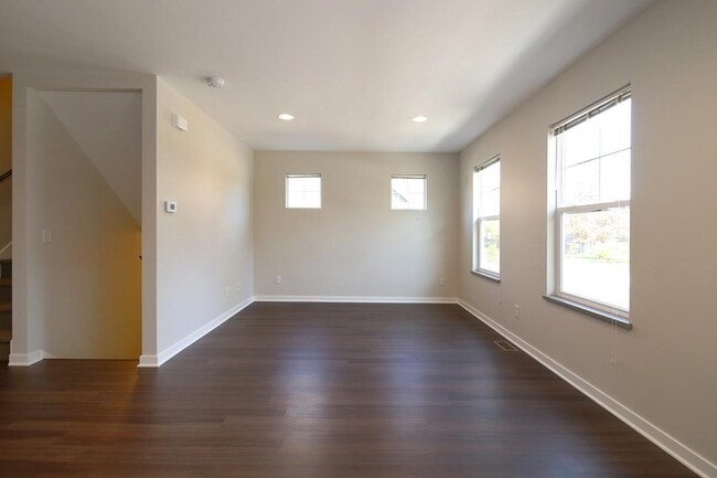 Photo - 289 E 19th St