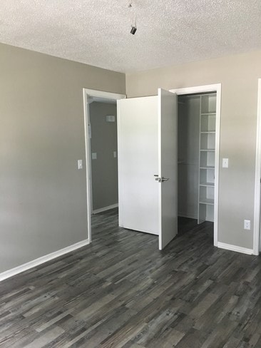 Photo - Western Oaks Apartments