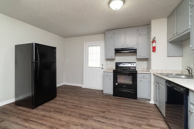 Maple Ridge Apartments Kitchen - Maple Ridge Apartments