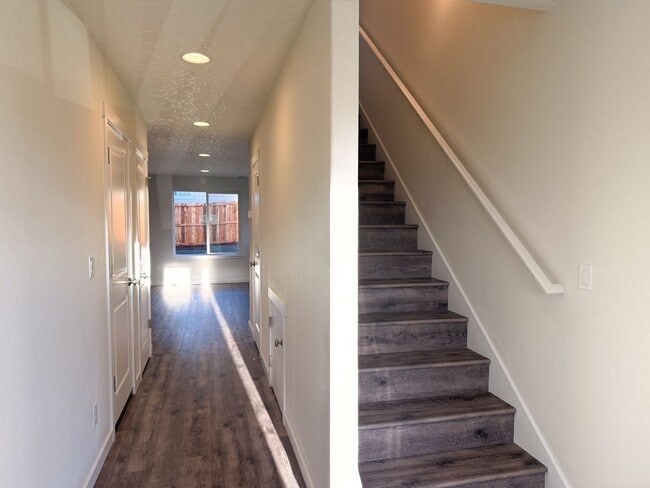 Photo - 505-507 NW Hillcrest Dr Unit 507