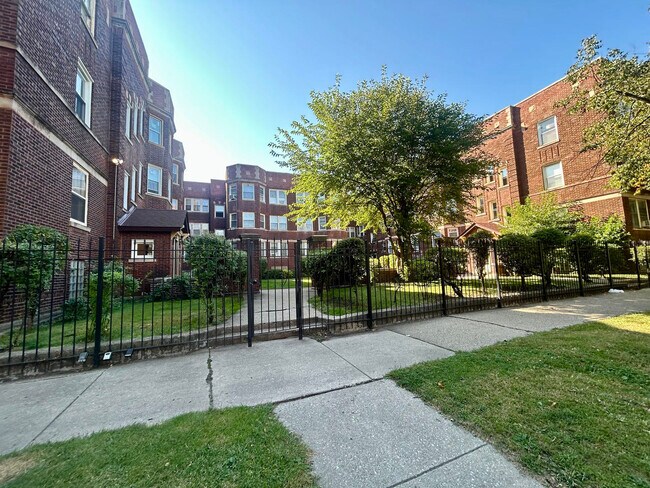 Photo - 6634 S Greenwood Ave