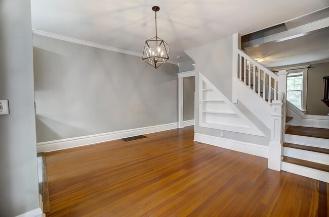 Photo - 19 E Deshler Ave