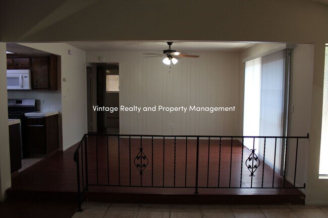 Photo - Updated 2 Bedroom Duplex Ready To Go!!! House