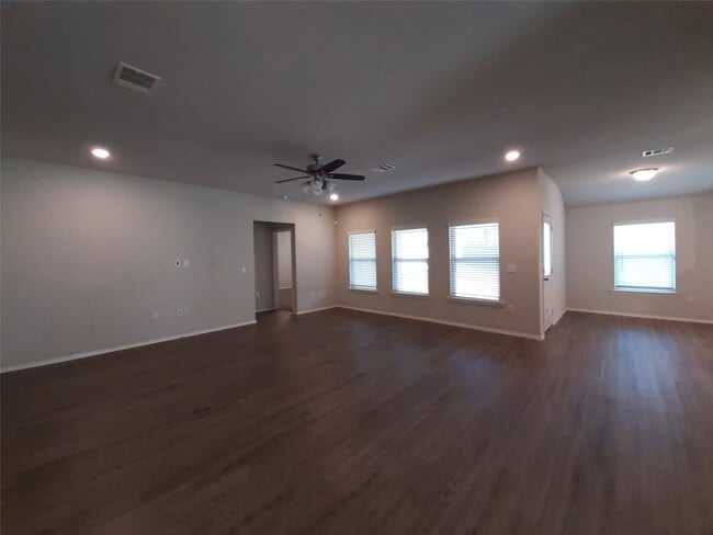 Photo - 221 Stalwart Hl Trl