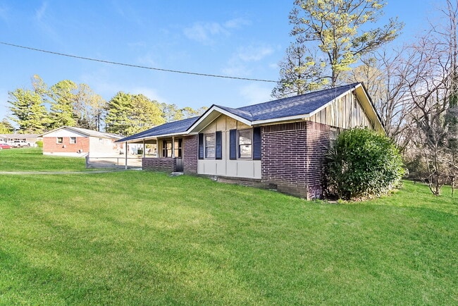 Photo - 263 Roxbury Dr